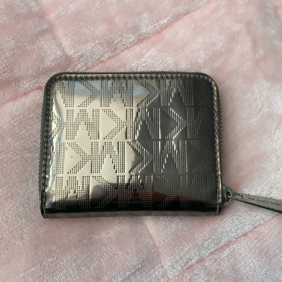 Michael Kors Change Purse - Picture 2 of 4